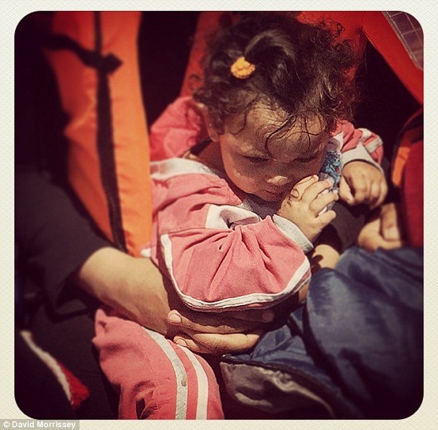 Γνωστός ηθοποιός σώζει μετανάστες στις ελληνικές ακτές - Περιγράφει την εμπειρία του [εικόνες] | iefimerida.gr 3