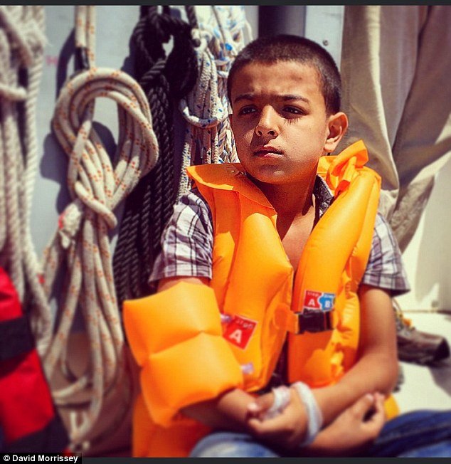 Γνωστός ηθοποιός σώζει μετανάστες στις ελληνικές ακτές - Περιγράφει την εμπειρία του [εικόνες] | iefimerida.gr 2