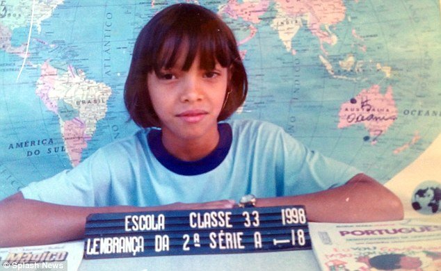 Μια εκπληκτική διαδρομή: Από τη ζωή σε χωριό της Βραζιλίας, μοντέλο της Victoria's Secret [εικόνες] | iefimerida.gr 4