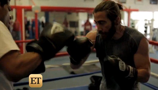 Πώς να αποκτήσετε αυτό το σώμα: Η σκληρή προπόνηση του Τζέικ Γκίλενχαλ [εικόνες] | iefimerida.gr 3