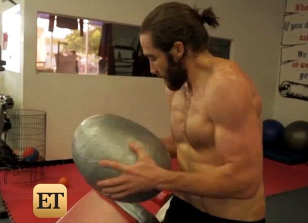 Πώς να αποκτήσετε αυτό το σώμα: Η σκληρή προπόνηση του Τζέικ Γκίλενχαλ [εικόνες] | iefimerida.gr 1