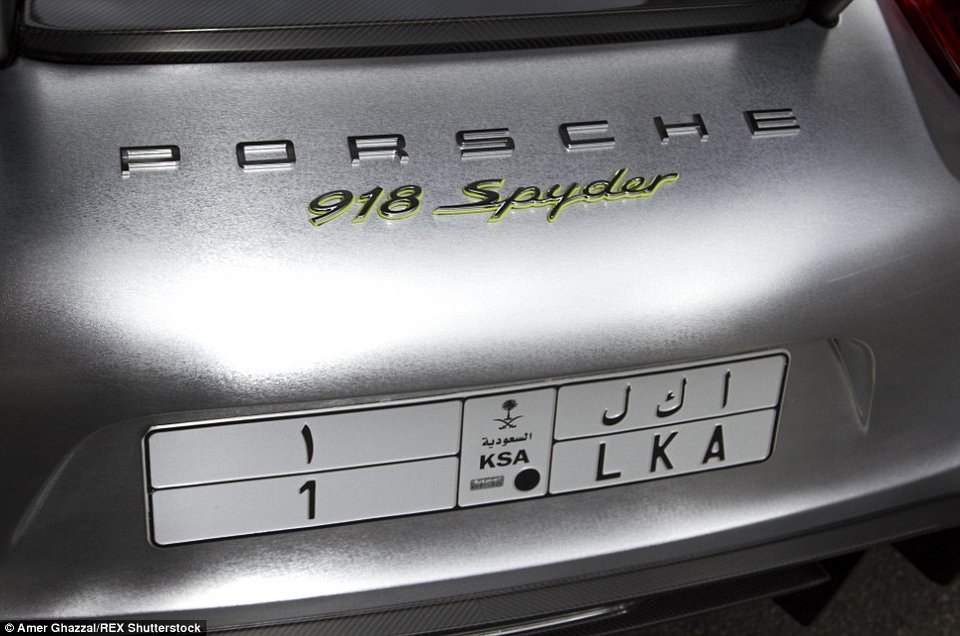 Γιατί αυτές τις ημέρες το Λονδίνο «πνίγεται» στις Lamborghini και τις Ferrari [εικόνες] | iefimerida.gr 10