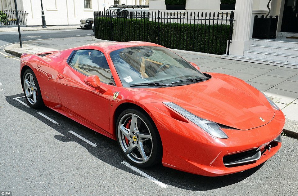 Γιατί αυτές τις ημέρες το Λονδίνο «πνίγεται» στις Lamborghini και τις Ferrari [εικόνες] | iefimerida.gr 2