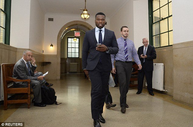 Ο 50 Cent με φθαρμένο κοστούμι στο δικαστήριο για να πείσει ότι χρεοκόπησε [εικόνες] | iefimerida.gr 5