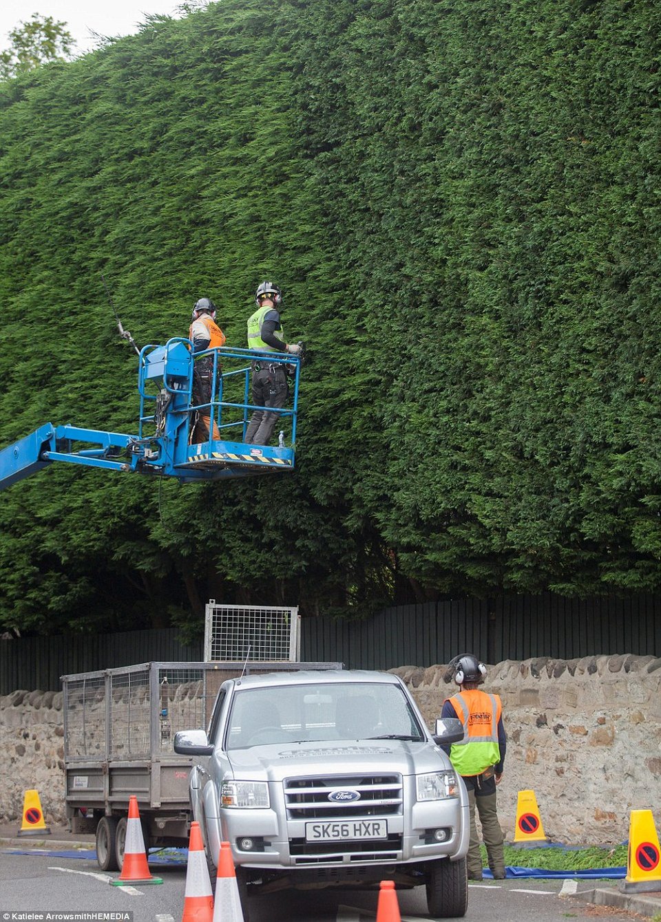 Εξαλλοι στο Εδιμβούργο με τη συγγραφέα του Χάρι Πότερ -Εβαλε φανάρι κυκλοφορίας έξω από το σπίτι της! [εικόνες] | iefimerida.gr 2