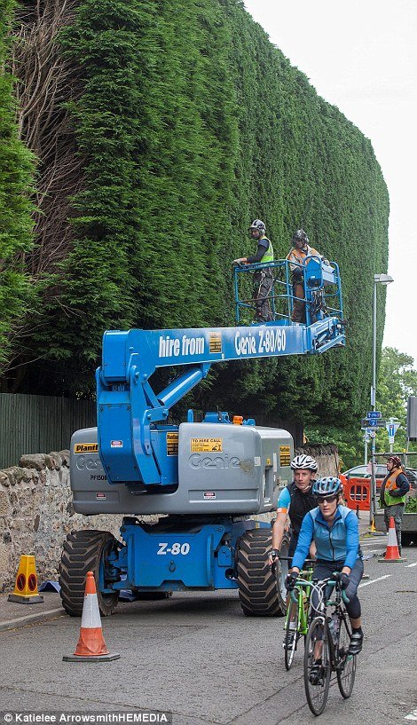 Εξαλλοι στο Εδιμβούργο με τη συγγραφέα του Χάρι Πότερ -Εβαλε φανάρι κυκλοφορίας έξω από το σπίτι της! [εικόνες] | iefimerida.gr 3