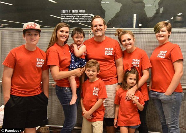 6χρονη με ειδικές ανάγκες γνωρίζει για πρώτη φορά τους ανάδοχους γονείς της [εικόνες] | iefimerida.gr 0