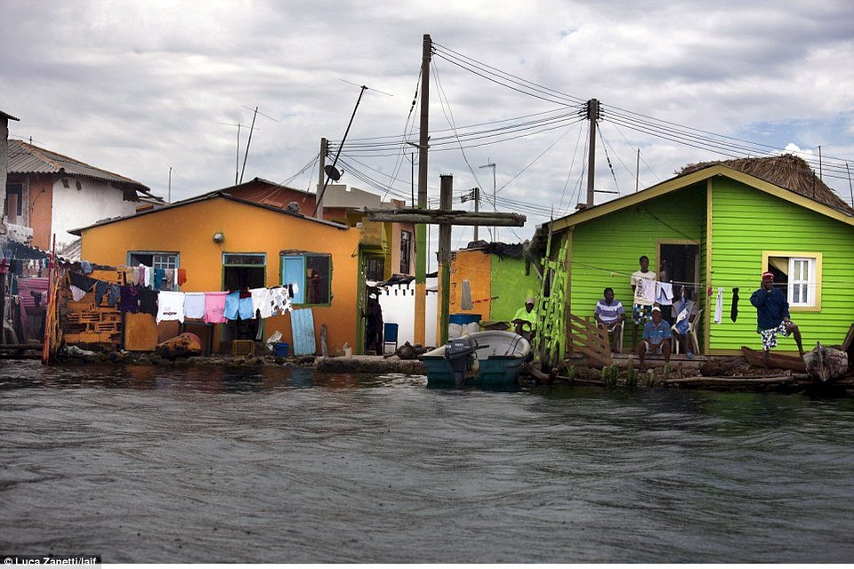 Μια κουκκίδα στον χάρτη - Το νησί που είναι μικρότερο από 1 km² και έχει 1200 κατοίκους [εικόνες] | iefimerida.gr 1