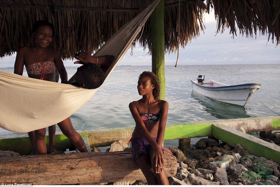 Μια κουκκίδα στον χάρτη - Το νησί που είναι μικρότερο από 1 km² και έχει 1200 κατοίκους [εικόνες] | iefimerida.gr 3