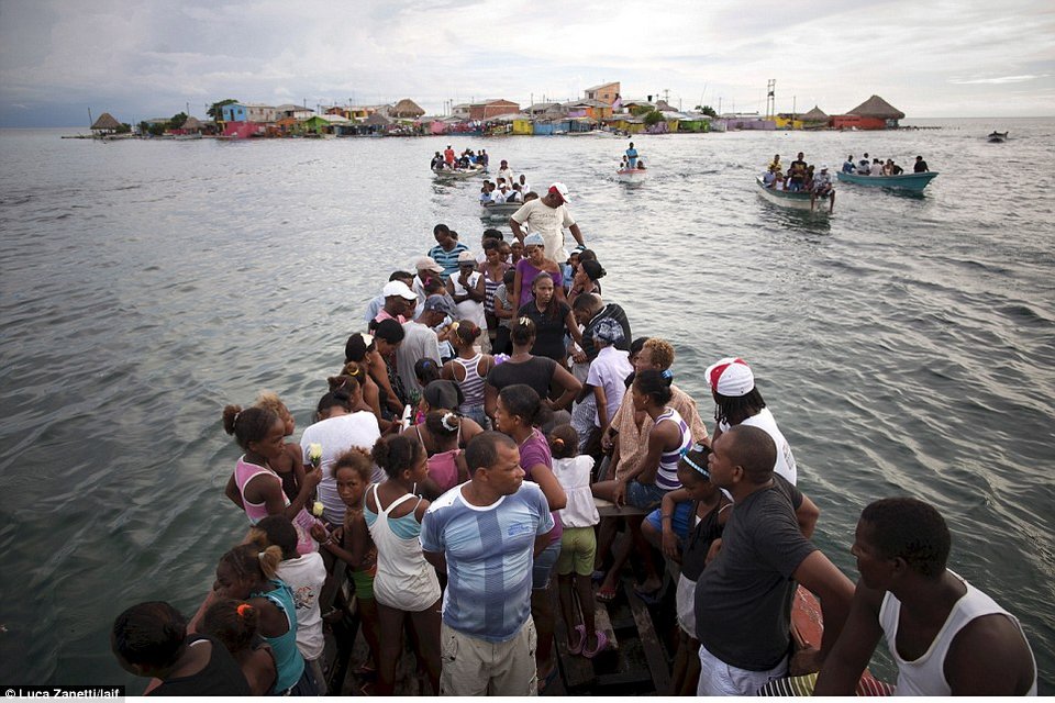 Μια κουκκίδα στον χάρτη - Το νησί που είναι μικρότερο από 1 km² και έχει 1200 κατοίκους [εικόνες] | iefimerida.gr 4
