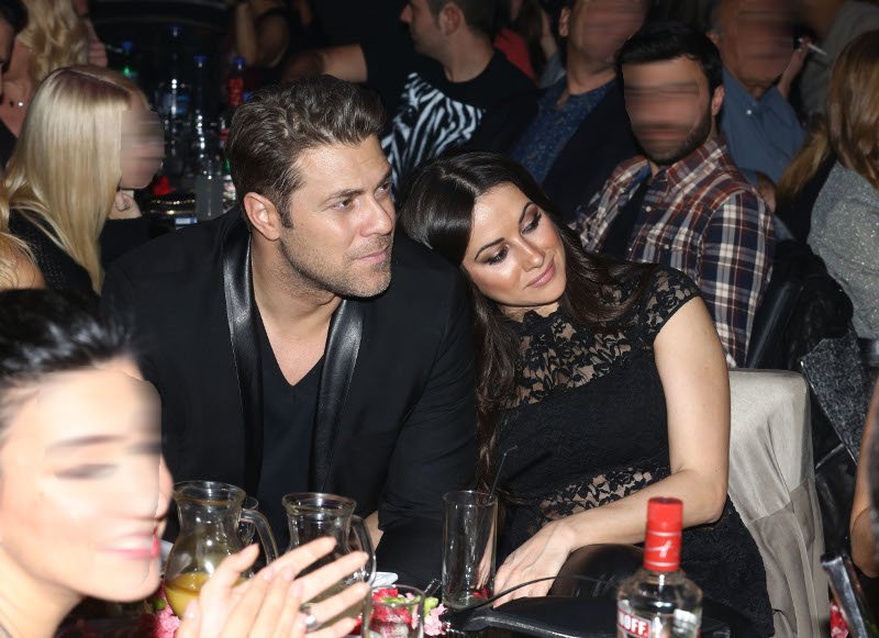 Χωρισμός-βόμβα στην ελληνική σόουμπιζ: Τίτλοι τέλους στη σχέση γνωστού τραγουδιστή και της όμορφης παρουσιάστριας [εικόνες] | iefimerida.gr 1