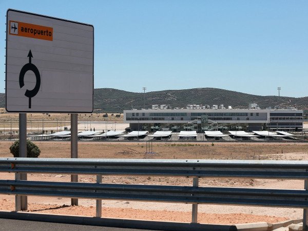 Ενα αεροδρόμιο-φάντασμα στην Ισπανία: Κόστισε 10 δισ., το αγόρασαν Κινέζοι για 10.000 ευρώ [εικόνες] | iefimerida.gr 12
