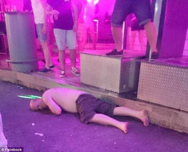 Εκτός ορίων νεαροί Βρετανοί στην Κέρκυρα - Εφτιαξαν σελίδα στο Facebook με τα όργιά τους στον Κάβο [εικόνες]  | iefimerida.gr 12