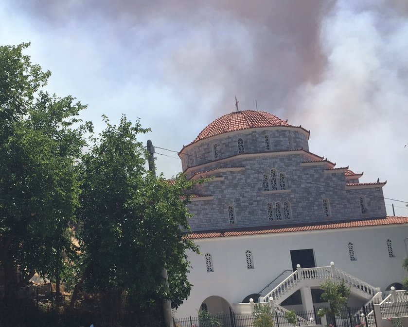Μάχη με τη φωτιά στον Υμηττό - Κάηκαν σπίτια [εικόνες] | iefimerida.gr 13