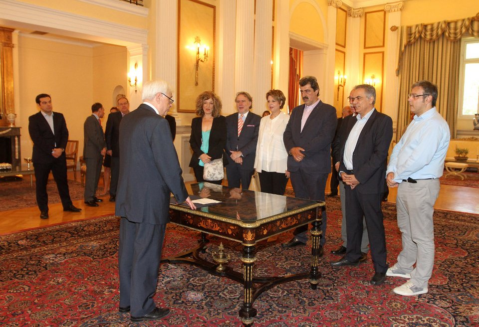 Η απίστευτη ματιά του Αλέξη Τσίπρα στον Χαϊκάλη [εικόνες] | iefimerida.gr 6