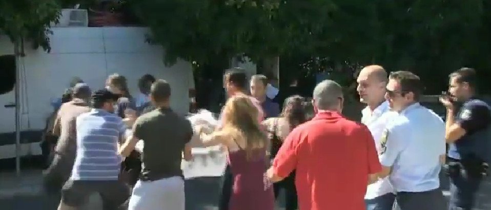 Αναρχικοί έξω από το Μέγαρο Μαξίμου | iefimerida.gr 1