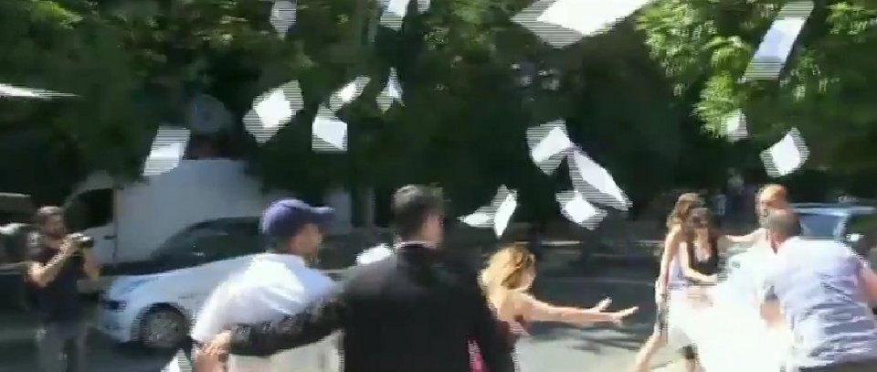 Αναρχικοί έξω από το Μέγαρο Μαξίμου | iefimerida.gr 3