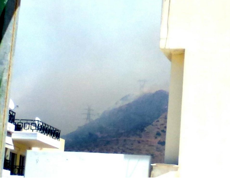 Μάχη με τη φωτιά στον Υμηττό - Κάηκαν σπίτια [εικόνες] | iefimerida.gr 28