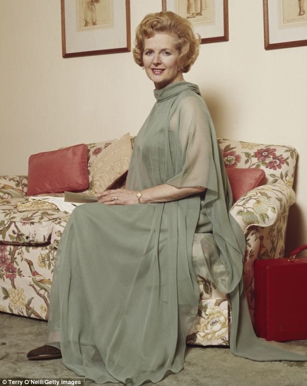 Χρωματιστά, σικάτα, φίνα -Η γκαρνταρόμπα της Θάτσερ εντυπωσιάζει και σήμερα [εικόνες] | iefimerida.gr 7