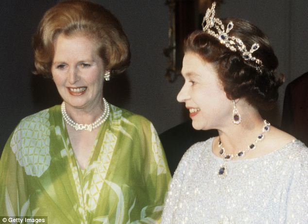 Χρωματιστά, σικάτα, φίνα -Η γκαρνταρόμπα της Θάτσερ εντυπωσιάζει και σήμερα [εικόνες] | iefimerida.gr 8