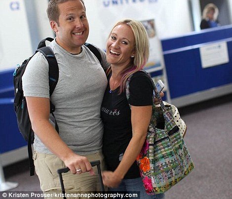 Ετσι είναι η ανιδιοτελής αγάπη: Ζευγάρι συναντά πρώτη φορά το μωρό που υιοθέτησε [εικόνες] | iefimerida.gr 0