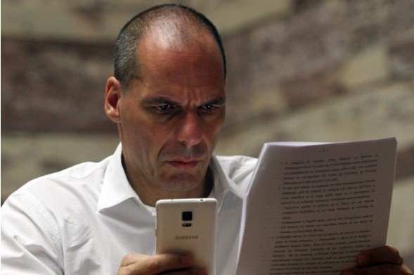 Ο Γιάνης Βαρουφάκης στο πλοίο για Αίγινα -Εγκατέλειψε ΣΥΡΙΖΑ και συμφωνία πίσω του [εικόνες] | iefimerida.gr 11