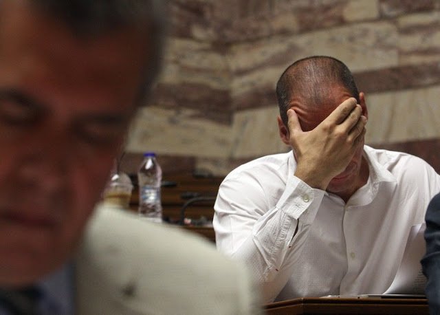 Ο Γιάνης Βαρουφάκης στο πλοίο για Αίγινα -Εγκατέλειψε ΣΥΡΙΖΑ και συμφωνία πίσω του [εικόνες] | iefimerida.gr 12