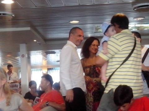 Ο Γιάνης Βαρουφάκης στο πλοίο για Αίγινα -Εγκατέλειψε ΣΥΡΙΖΑ και συμφωνία πίσω του [εικόνες] | iefimerida.gr 5