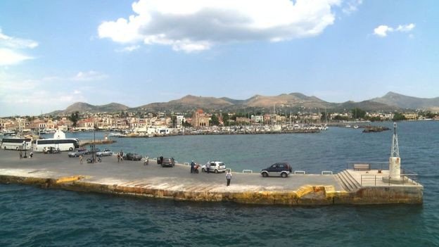 Το BBC στην Αίγινα: Φωνές εμπόρων στο νησί των Τσίπρα-Βαρουφάκη [εικόνες] | iefimerida.gr 0