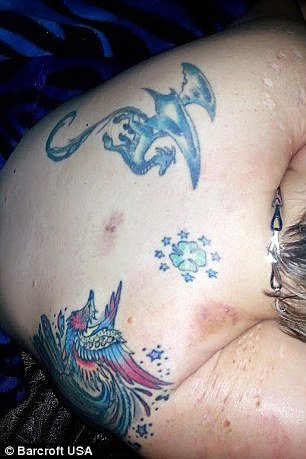 Γυρίζει παντού και της πίνουν το αίμα: Οι νεο-βρυκόλακες της Αμερικής [εικόνες] | iefimerida.gr 2