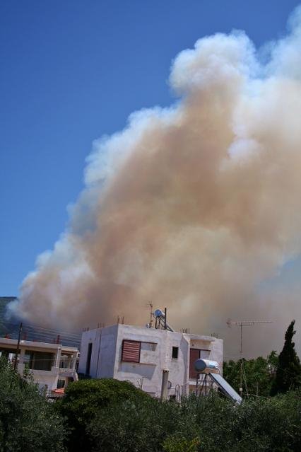Ανεξέλεγκτη η φωτιά στη Νεάπολη Λακωνίας: Νεκρός ένας 58χρονος - Καίγονται καταστήματα μέσα στην πόλη [εικόνες & βίντεο] | iefimerida.gr 20