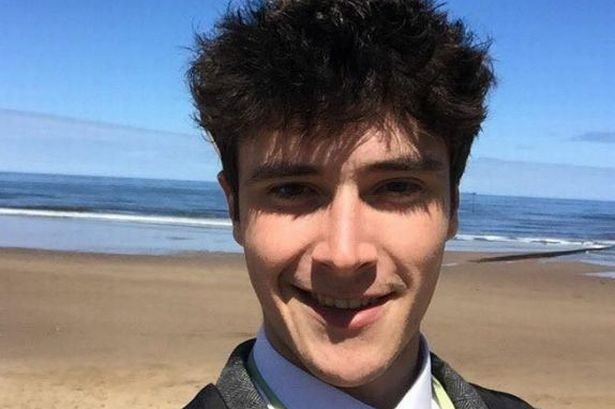 Δεν θα ξεχάσει ποτέ τις διακοπές στα Μάλια: Βρετανός έκανε τατουάζ με τα ονόματα όλων των φίλων του [εικόνες] | iefimerida.gr 1