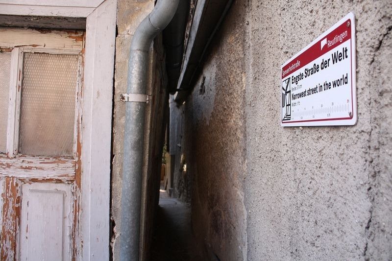 Ο πιο στενός δρόμος του κόσμου βρίσκεται στη Γερμανία -Εχει πλάτος μόλις 31 εκατοστά  [εικόνες]  | iefimerida.gr 2