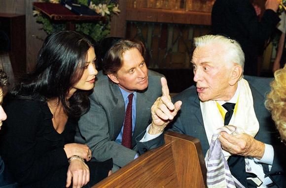 Μάικλ Ντάγκλας: Το μυστικό της επιτυχίας μου είναι το μεγάλο... πέος μου! [εικόνες] | iefimerida.gr 0