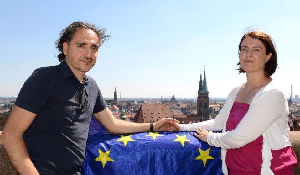 Ερωτας στα χρόνια της κρίσης: Ελληνες και Γερμανίδες δείχνουν ότι υπάρχει κάτι που φέρνει κοντά τις δύο χώρες [εικόνες] | iefimerida.gr 0