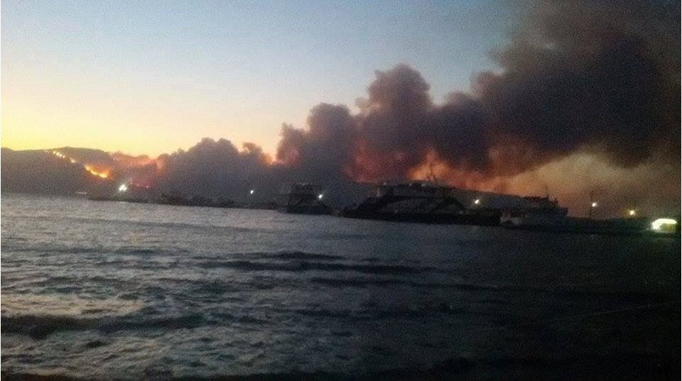 Ανεξέλεγκτη η φωτιά στη Νεάπολη Λακωνίας: Νεκρός ένας 58χρονος - Καίγονται καταστήματα μέσα στην πόλη [εικόνες & βίντεο] | iefimerida.gr 31