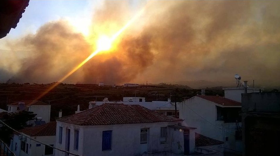 Ανεξέλεγκτη η φωτιά στη Νεάπολη Λακωνίας: Νεκρός ένας 58χρονος - Καίγονται καταστήματα μέσα στην πόλη [εικόνες & βίντεο] | iefimerida.gr 30