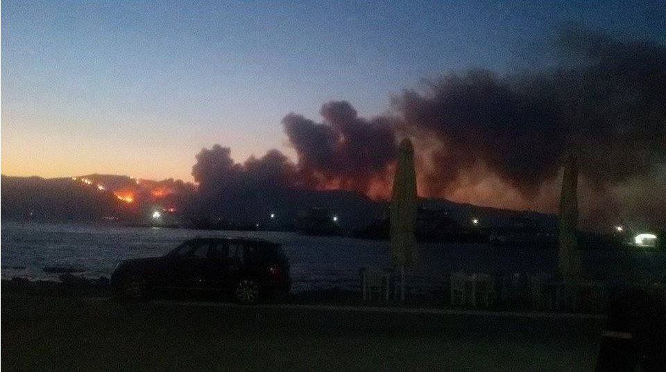 Ανεξέλεγκτη η φωτιά στη Νεάπολη Λακωνίας: Νεκρός ένας 58χρονος - Καίγονται καταστήματα μέσα στην πόλη [εικόνες & βίντεο] | iefimerida.gr 32