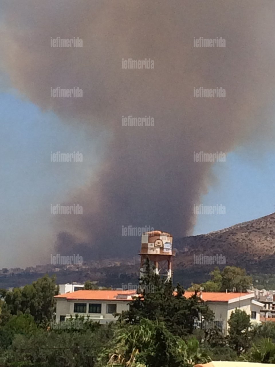 Μάχη με τη φωτιά στον Υμηττό - Κάηκαν σπίτια [εικόνες] | iefimerida.gr 18