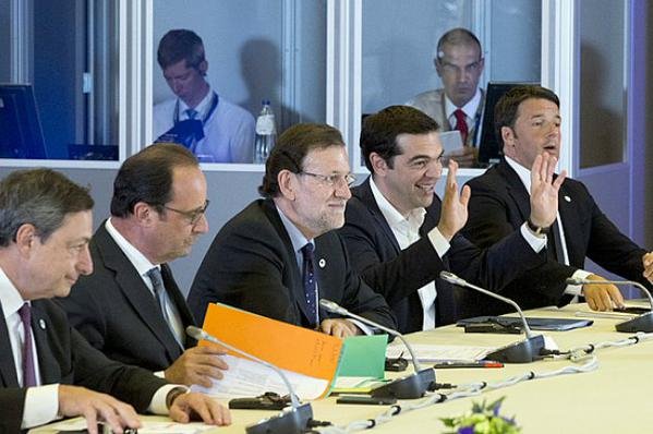 Γιατί γελάει ο πρωθυπουργός και στις πιο δραματικές στιγμές [εικόνες] | iefimerida.gr 1