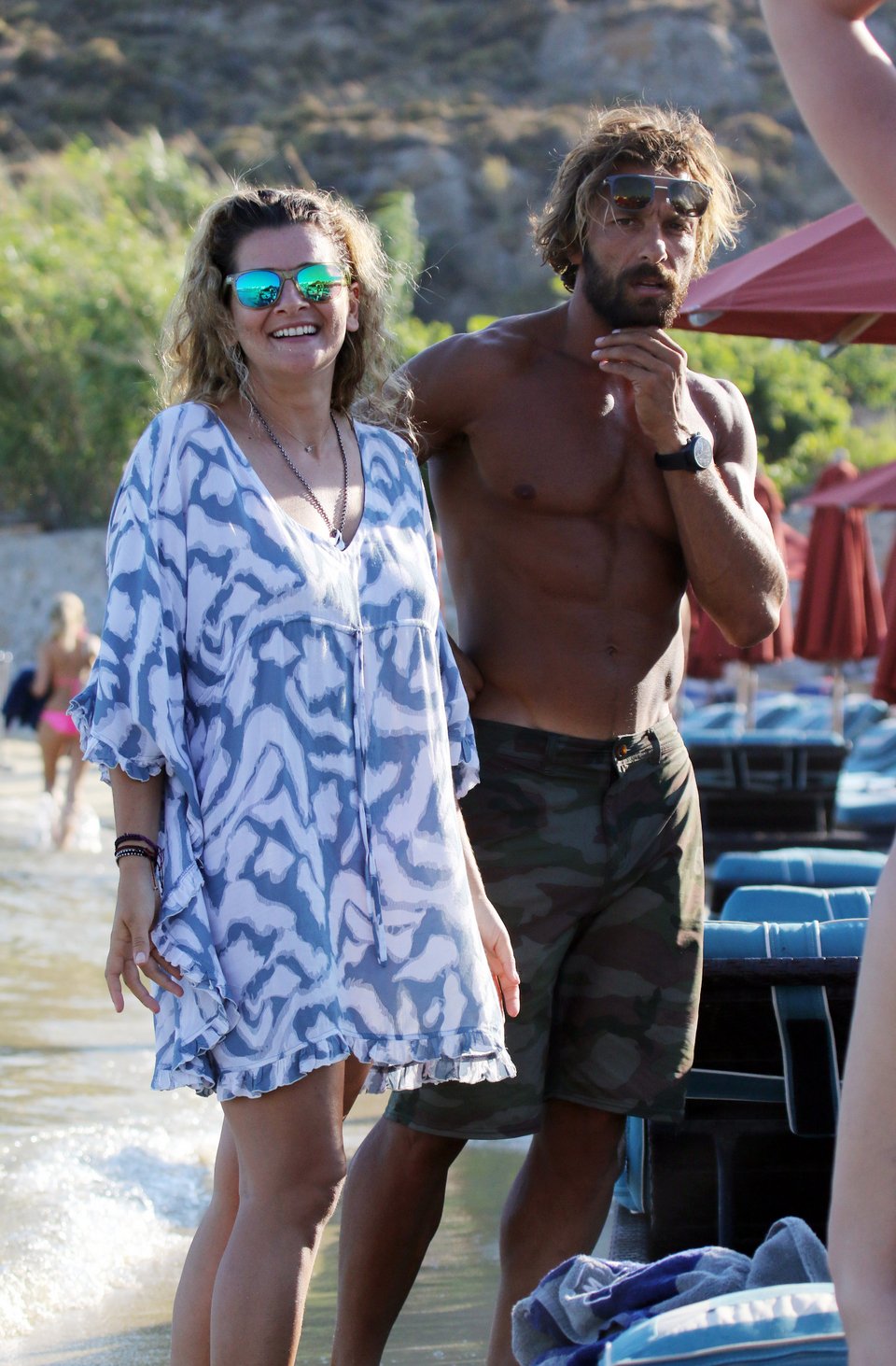 Ο Γιάννης Μαρακάκης στη Μύκονο -Μαυρισμένος και με κοιλιακούς πυγμάχου [εικόνες] | iefimerida.gr 1