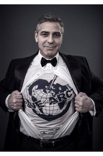 Τζορτζ Κλούνεϊ, Χιου Γκραντ, Κέιτ Μος & 57 ακόμη σταρ «κρεμάστηκαν» στο μετρό του Λονδίνου για να σώσουν την Αρκτική [εικόνες & βίντεο] | iefimerida.gr 1