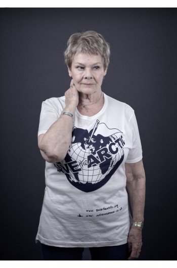 Τζορτζ Κλούνεϊ, Χιου Γκραντ, Κέιτ Μος & 57 ακόμη σταρ «κρεμάστηκαν» στο μετρό του Λονδίνου για να σώσουν την Αρκτική [εικόνες & βίντεο] | iefimerida.gr 14