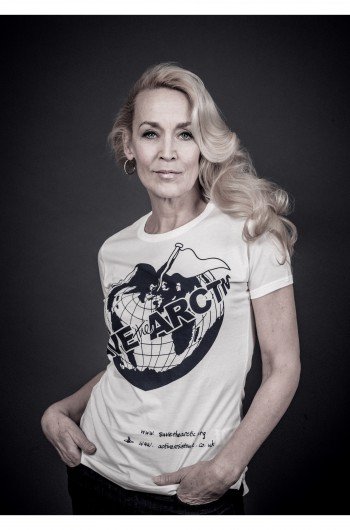 Τζορτζ Κλούνεϊ, Χιου Γκραντ, Κέιτ Μος & 57 ακόμη σταρ «κρεμάστηκαν» στο μετρό του Λονδίνου για να σώσουν την Αρκτική [εικόνες & βίντεο] | iefimerida.gr 4