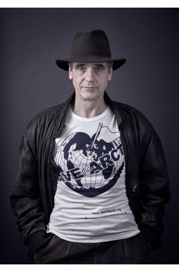 Τζορτζ Κλούνεϊ, Χιου Γκραντ, Κέιτ Μος & 57 ακόμη σταρ «κρεμάστηκαν» στο μετρό του Λονδίνου για να σώσουν την Αρκτική [εικόνες & βίντεο] | iefimerida.gr 5