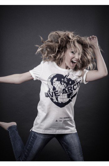 Τζορτζ Κλούνεϊ, Χιου Γκραντ, Κέιτ Μος & 57 ακόμη σταρ «κρεμάστηκαν» στο μετρό του Λονδίνου για να σώσουν την Αρκτική [εικόνες & βίντεο] | iefimerida.gr 7