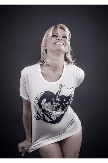 Τζορτζ Κλούνεϊ, Χιου Γκραντ, Κέιτ Μος & 57 ακόμη σταρ «κρεμάστηκαν» στο μετρό του Λονδίνου για να σώσουν την Αρκτική [εικόνες & βίντεο] | iefimerida.gr 13