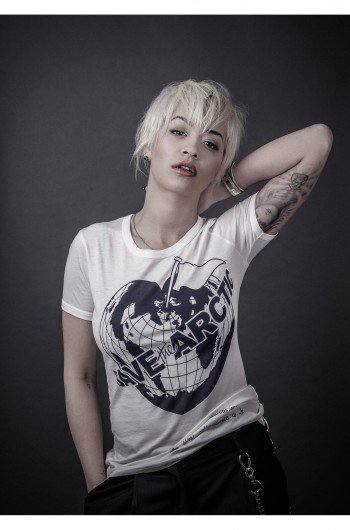 Τζορτζ Κλούνεϊ, Χιου Γκραντ, Κέιτ Μος & 57 ακόμη σταρ «κρεμάστηκαν» στο μετρό του Λονδίνου για να σώσουν την Αρκτική [εικόνες & βίντεο] | iefimerida.gr 9