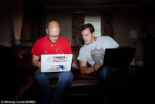 Χάκερ πήραν τον έλεγχο αυτοκινήτου και το έριξαν σε χαντάκι [εικόνες & βίντεο] | iefimerida.gr 0