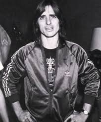 Ασυμμάζευτος ο ντράμερ των AC/DC - Συνελήφθη σε πάρτι με ιερόδουλες [εικόνες] | iefimerida.gr 4